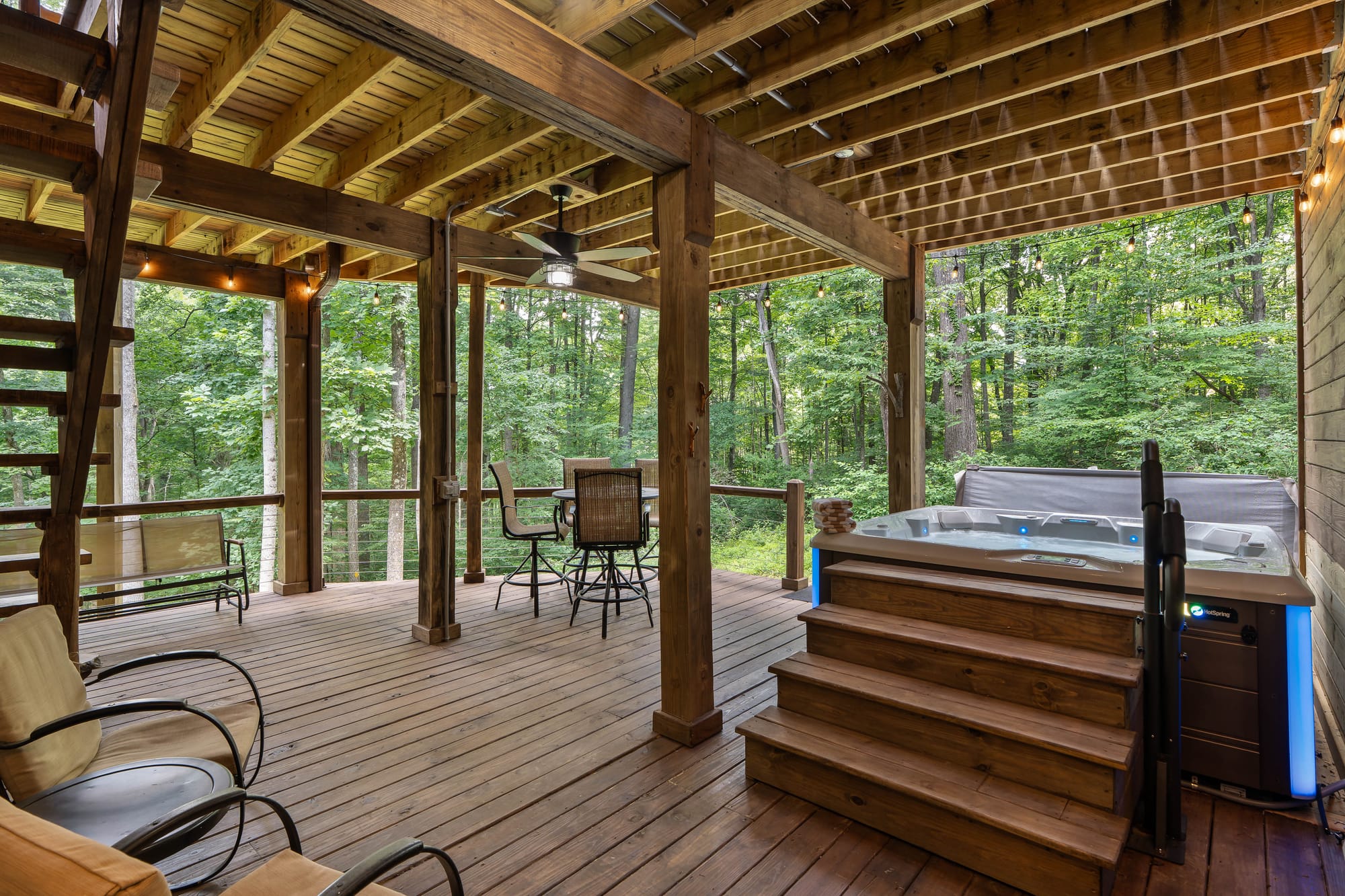 Hocking Hills luxury lodge with saltwater hot tub